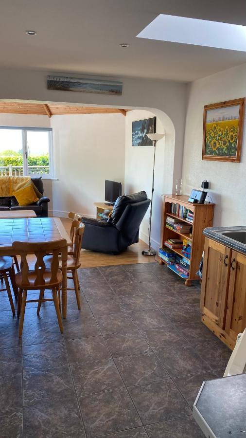 Hill Sea View Cottage เกลนการ์ริฟฟ์ ภายนอก รูปภาพ