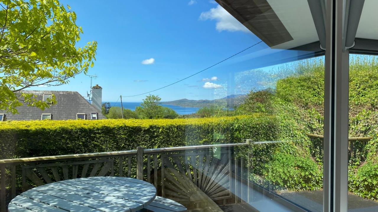 Hill Sea View Cottage เกลนการ์ริฟฟ์ ภายนอก รูปภาพ