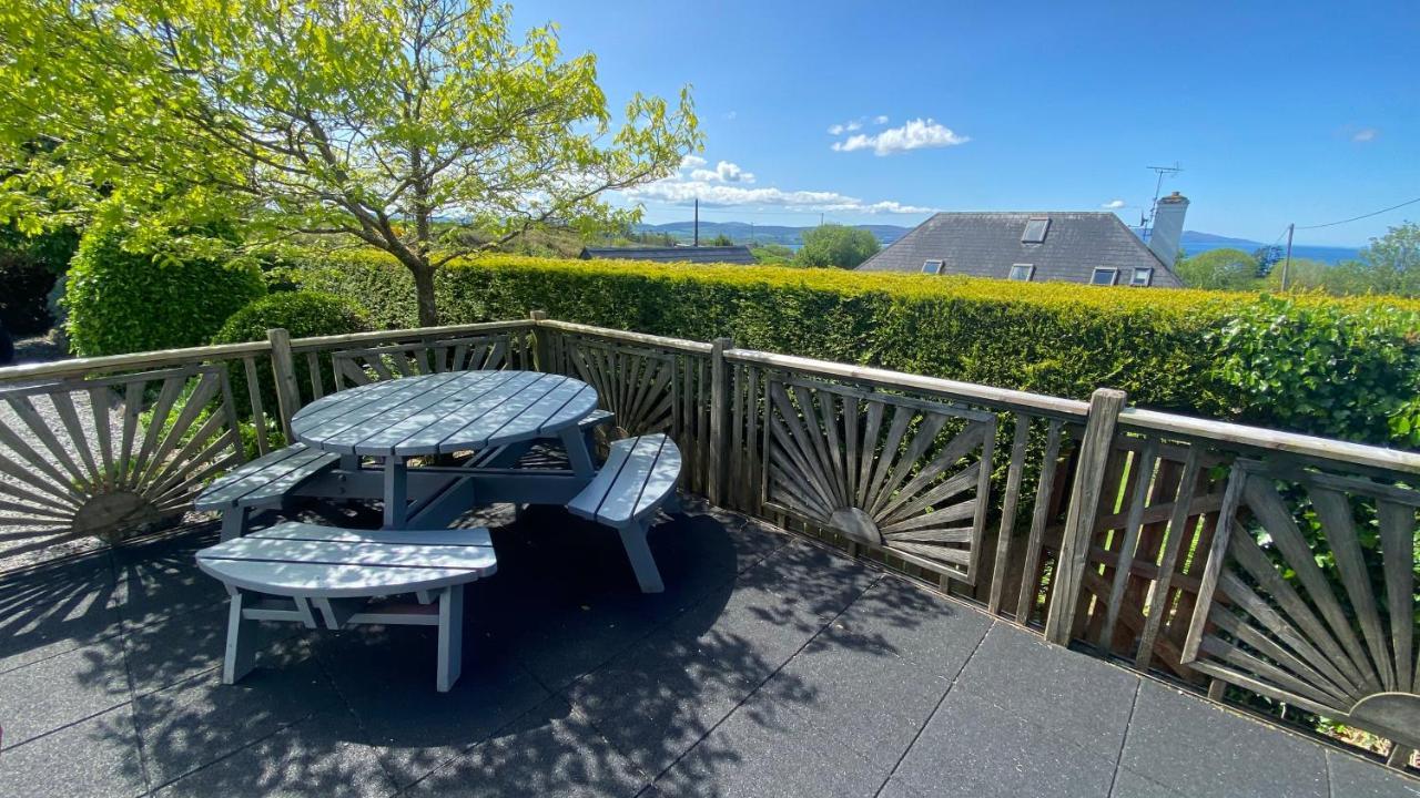 Hill Sea View Cottage เกลนการ์ริฟฟ์ ภายนอก รูปภาพ